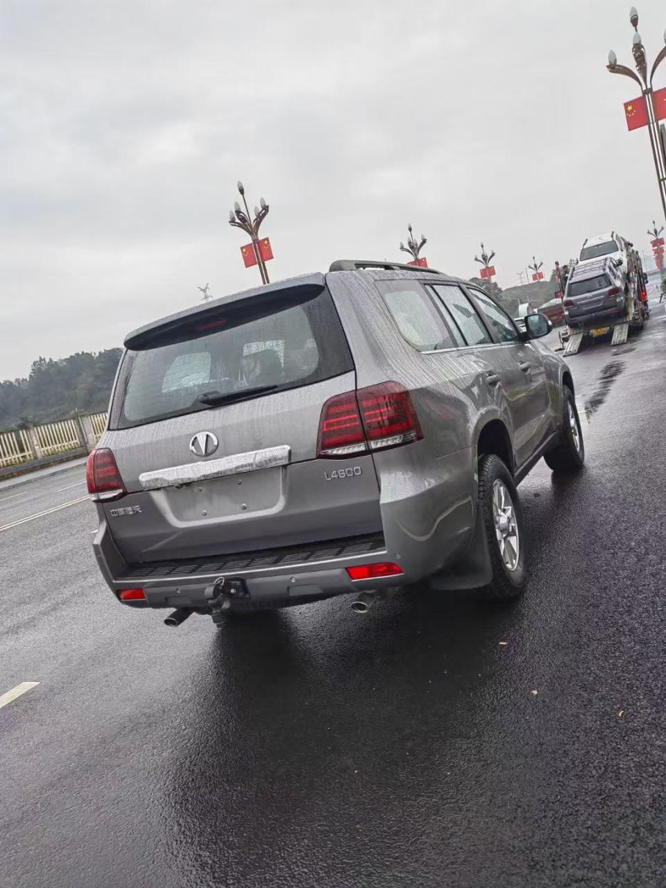 处理3台中国恒天l4600,两白一灰指导价368800,公里数几十,7坐分时四驱