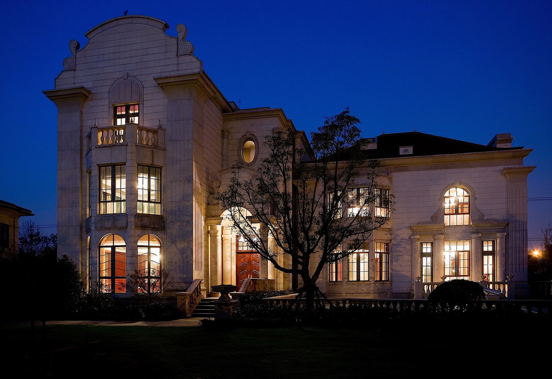 亚洲十大豪宅——上海檀宫 檀宫,素有"沪上第一豪宅"的美誉,建筑风格