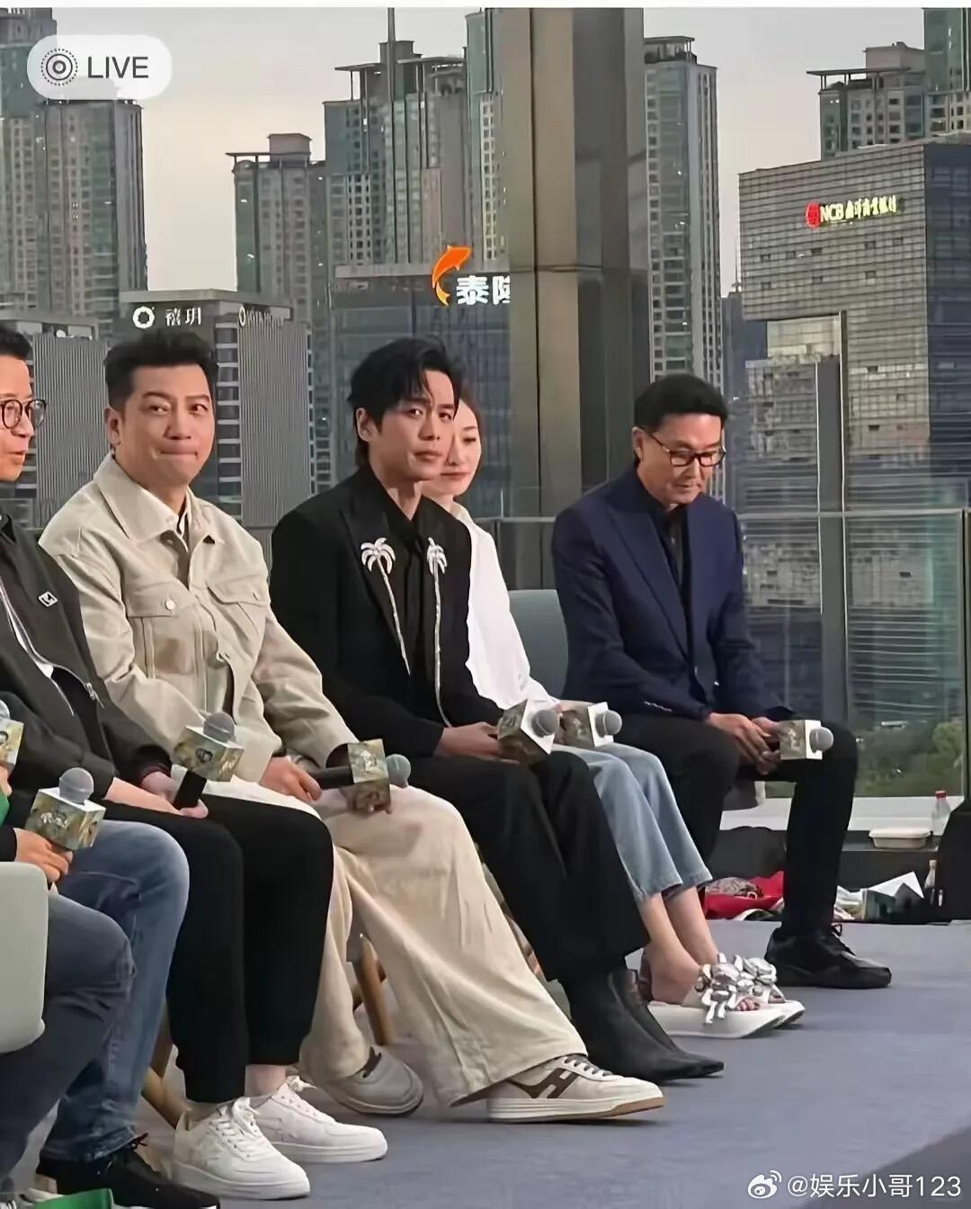 哈哈哈,张若昀的鞋上热搜了!张若昀的鞋冲上热搜!