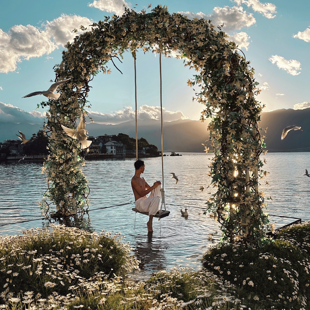 (大理双廊)洱海边的水上秋千就藏在这里? hello,大家!我是ken.