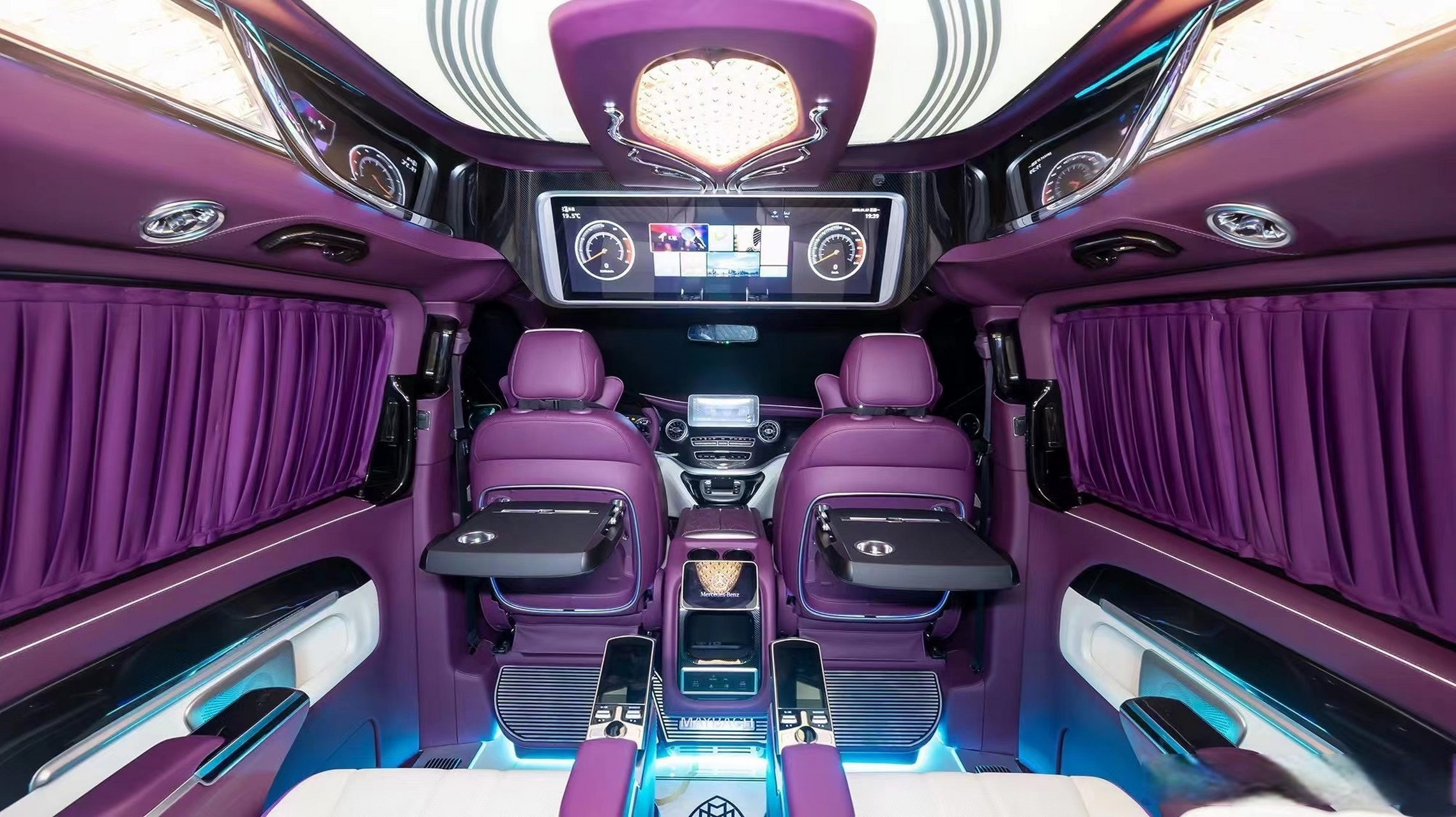 【案例】凝光rose—奔驰威霆高顶黛紫搭配珍珠白内饰,由斑马商务车