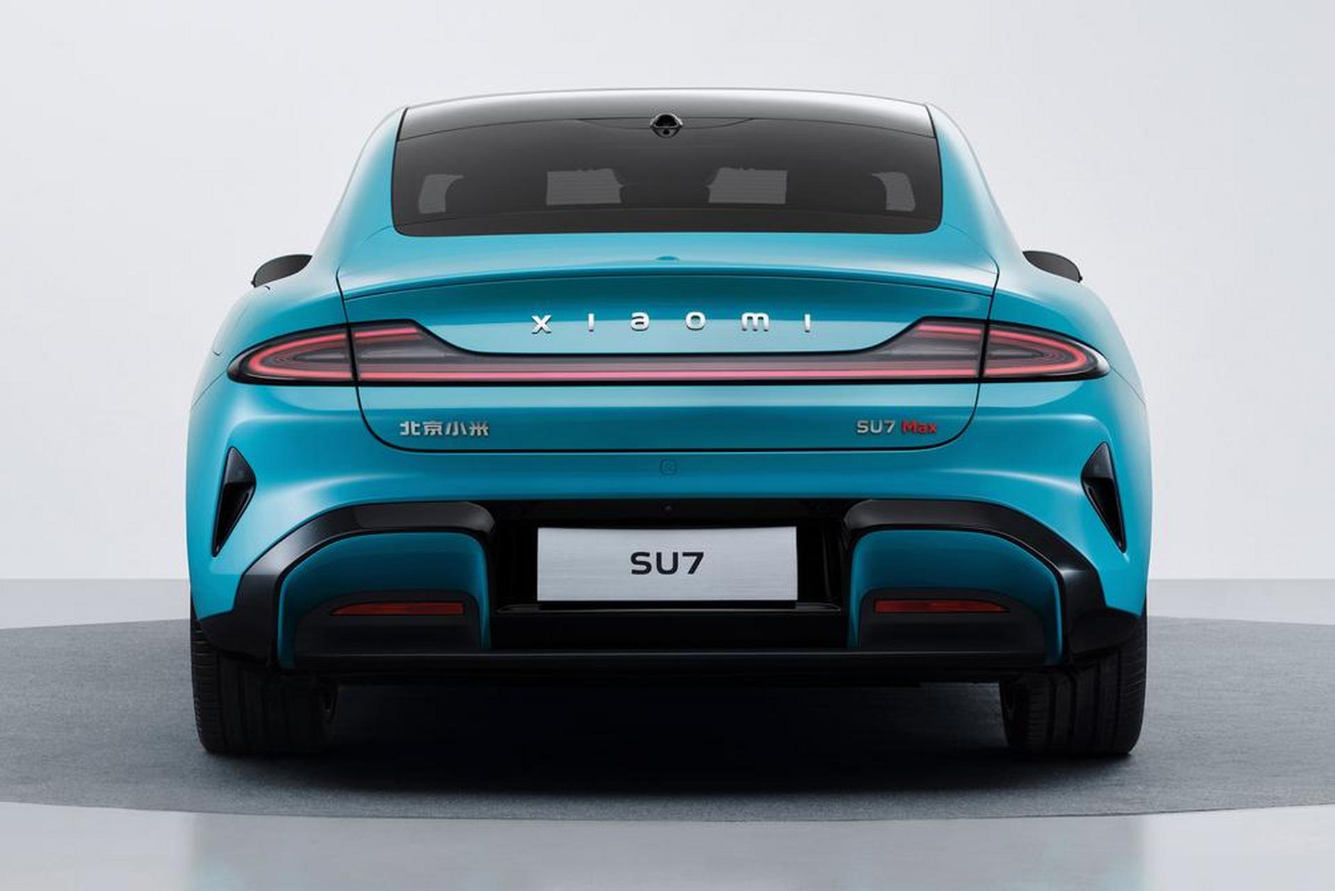 大家觉得小米汽车上到底是配英文字母还是小米的logo更好看呢?