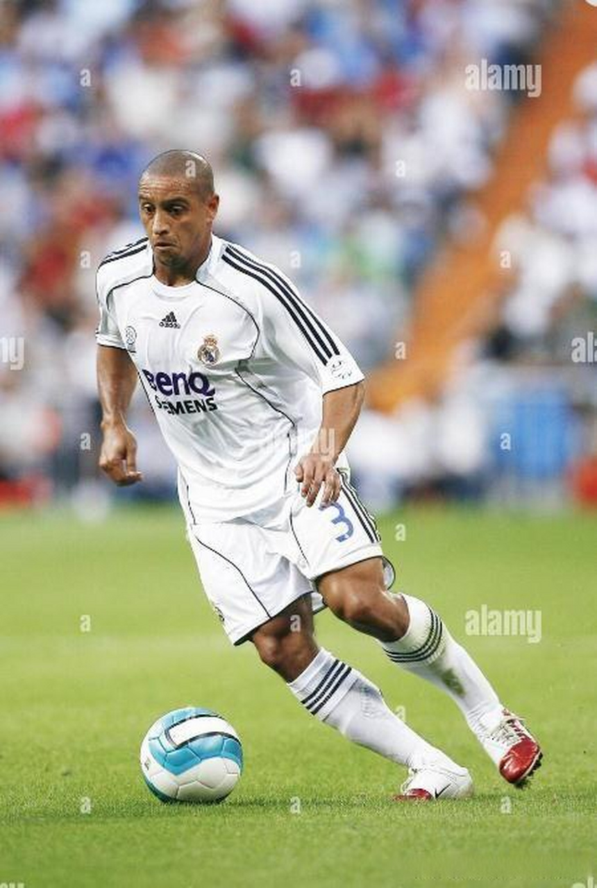 意大利队队长卡纳瓦罗在2006年世界杯使用的t90三代红白色球鞋,是t903