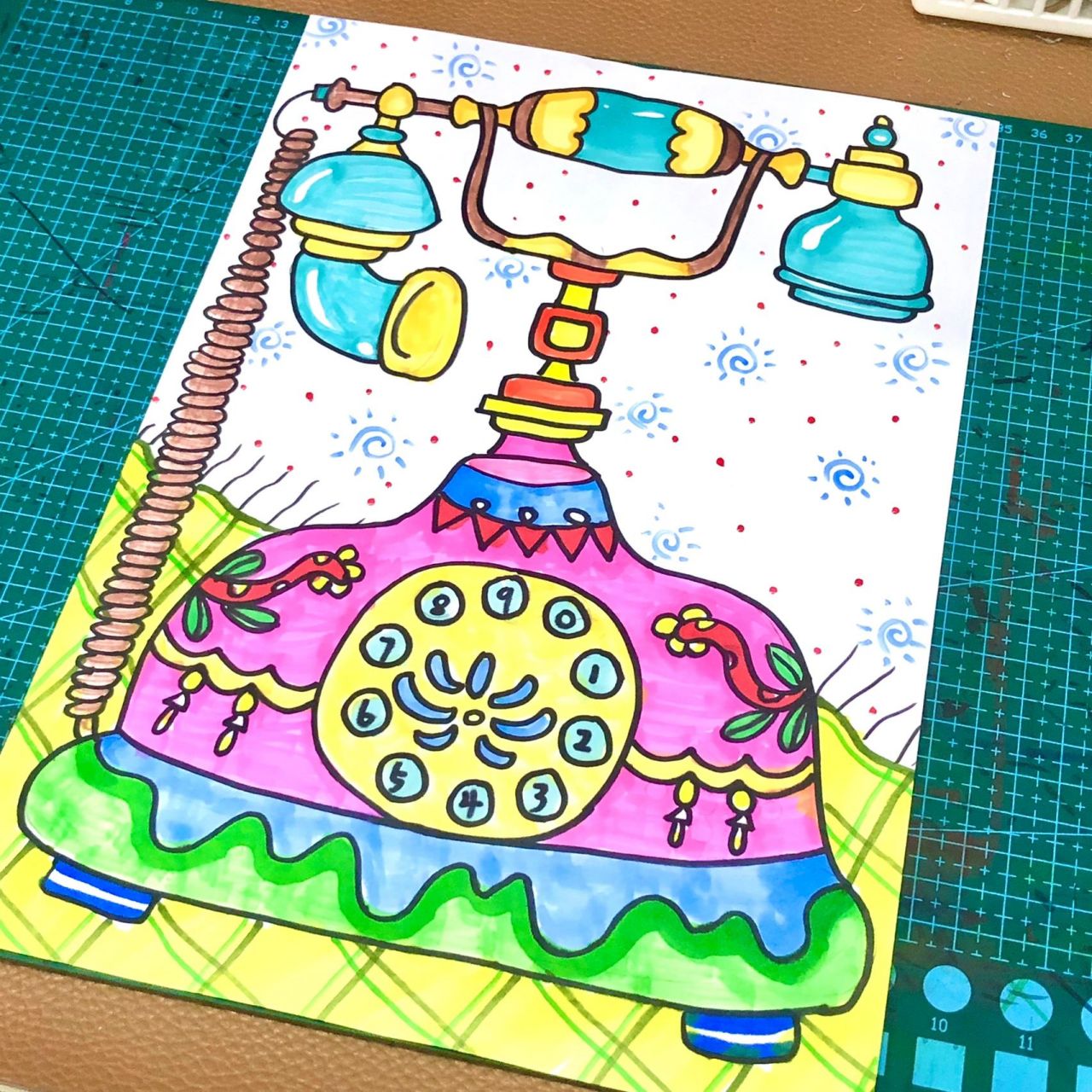 儿童创意画——《复古电话机》      创意美术