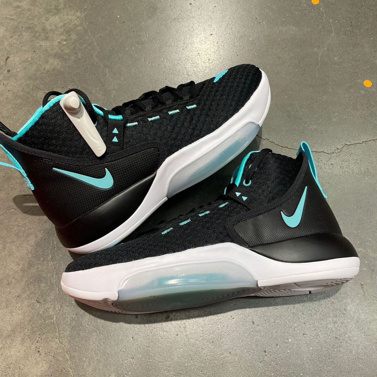 篮球鞋出 原价 1099 98nike zoom rize ep高帮实战缓震气垫篮球鞋