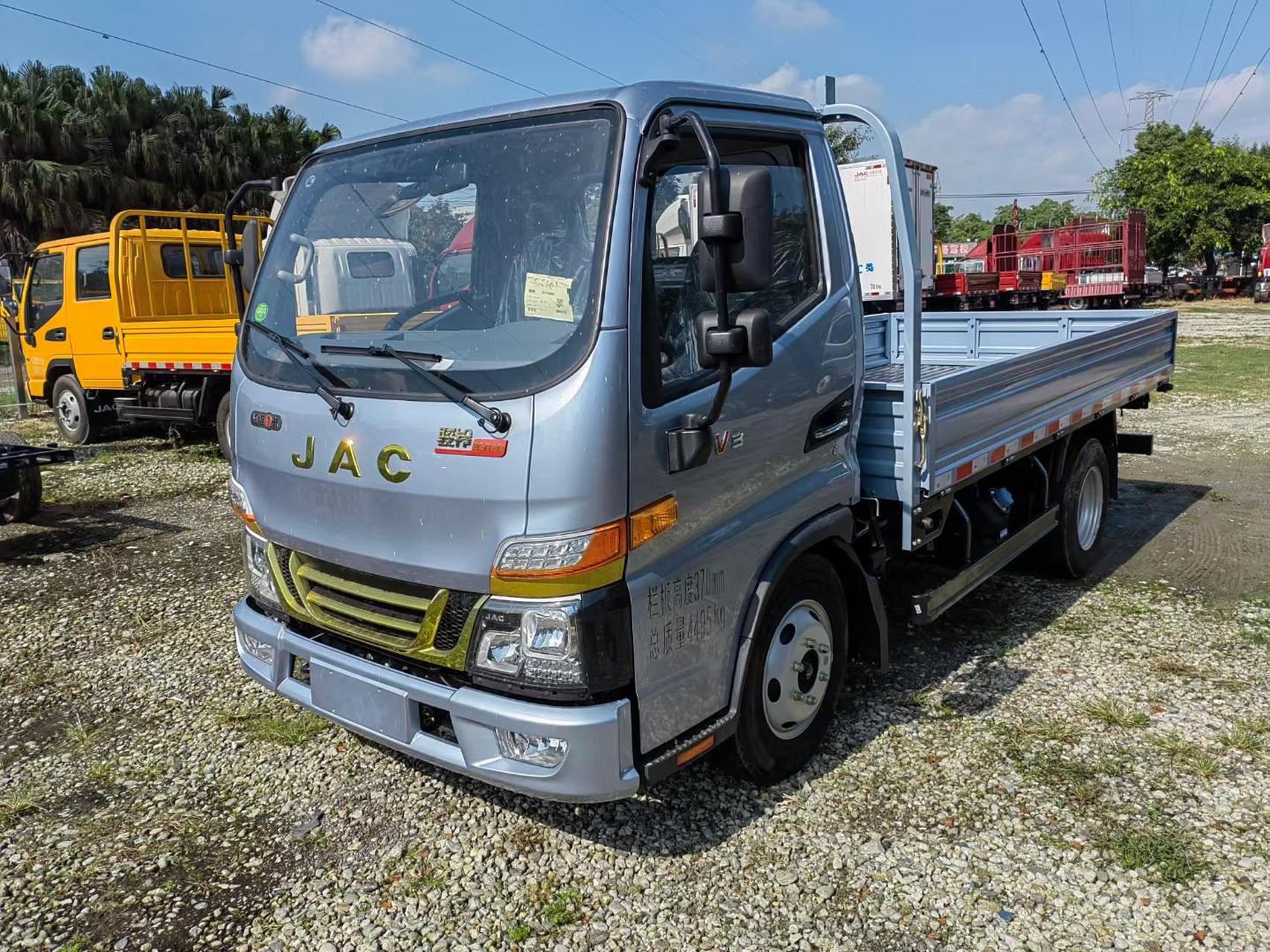 江淮骏铃v3栏板车,云内德威发动机. 配置:排量2.0,140马力,6.