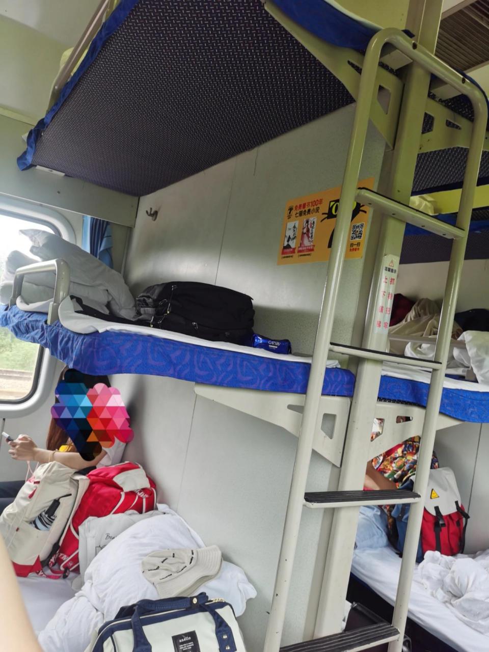 硬卧上中下铺的选(重庆—长沙) 一起出行刚好三人,我自己是下铺,朋友