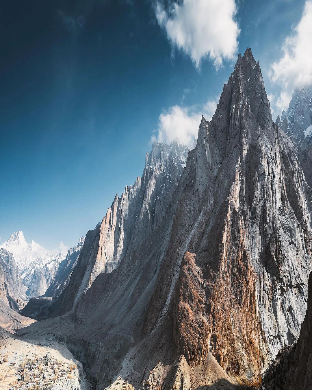 川口塔峰群(trango towers)是指位于巴基斯坦北部,巴尔蒂斯坦地区