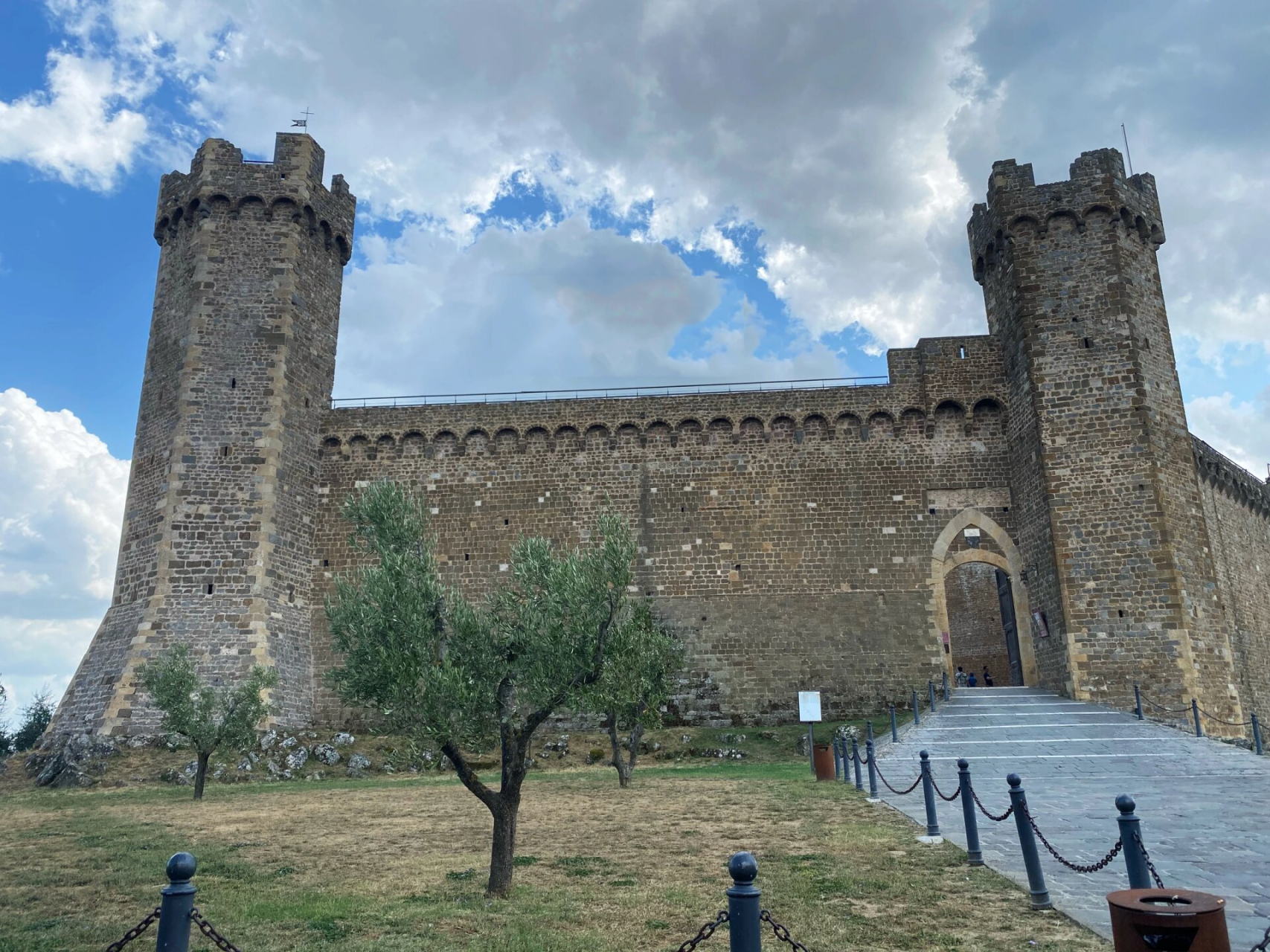 托斯卡纳|蒙塔奇诺 蒙塔奇诺(montalcino)是托斯卡纳的一个位于山顶上