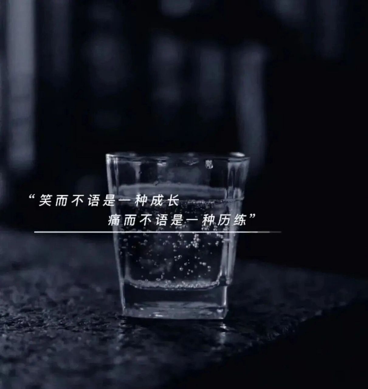 微信带字背景图 我喜欢的东西,要么很贵,要么容易长胖.90