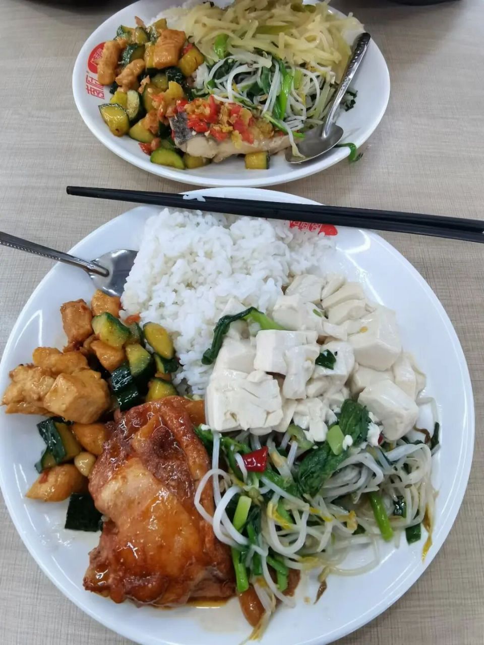 滁州学院的食堂饭菜还可以呀!