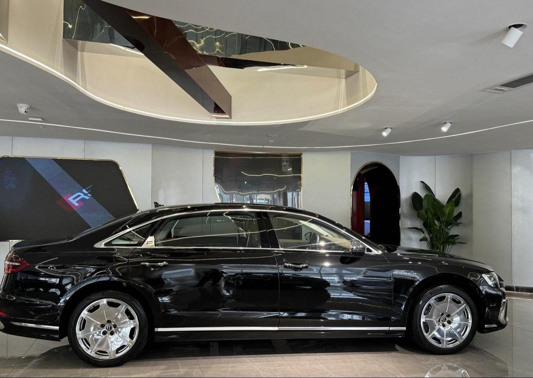 奥迪a8l 霍希v8龙年限定版1/50 2,076,800元 六横十二纵,银耳外后视镜