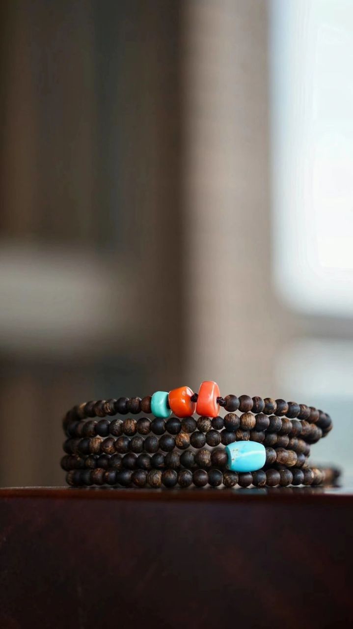 手串,又称为念珠,佛珠,是现代国内非常受欢迎的一种文玩.