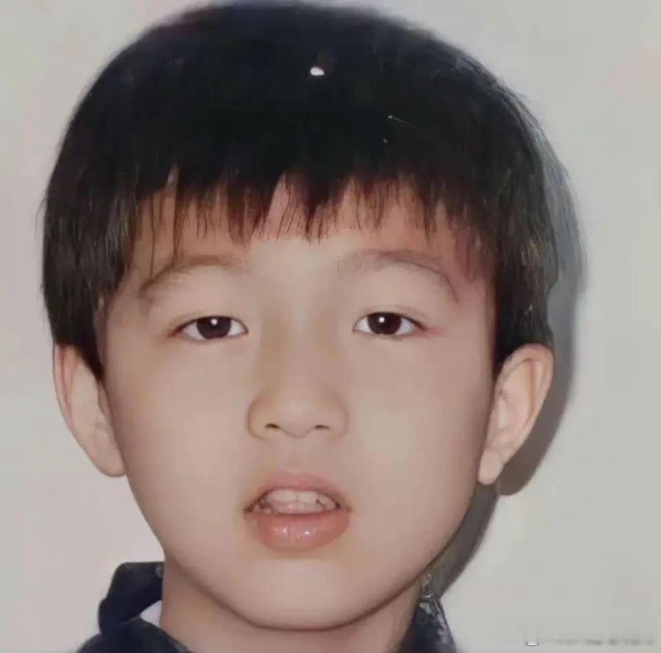 郭艾伦小时候,这也是一个从小热爱篮球的人,热爱一样东西,就要去好好