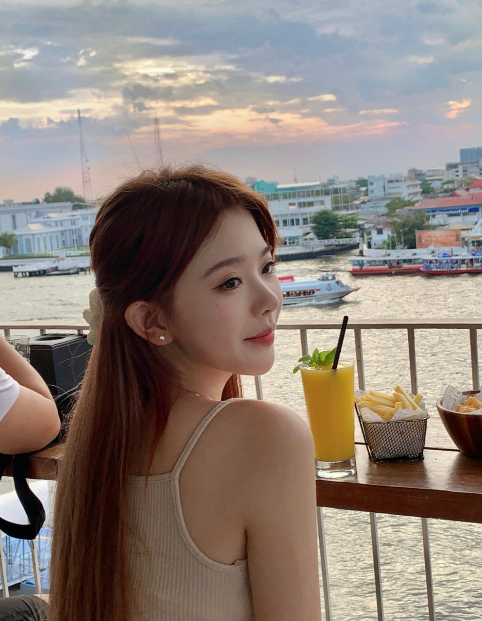 网红"彭十六"在去泰国游玩后就没有再更新任何动态,网友评论区留言