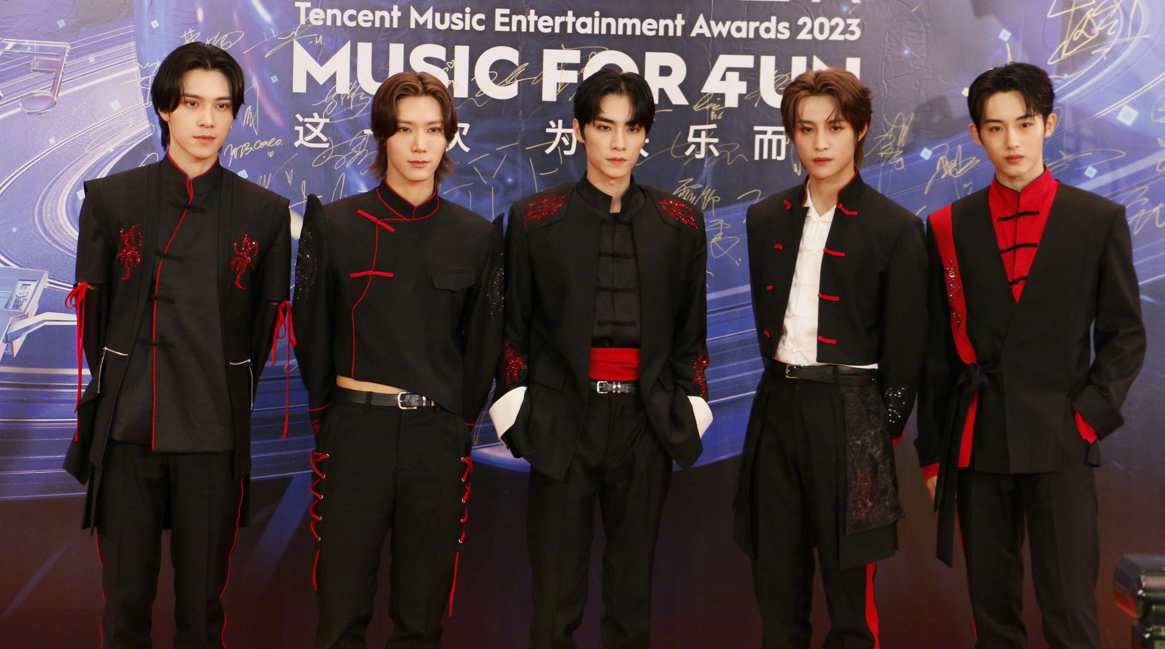 威神v全开麦# 看过了#威神v开场舞台#,再来看看早些时候威神vwayv