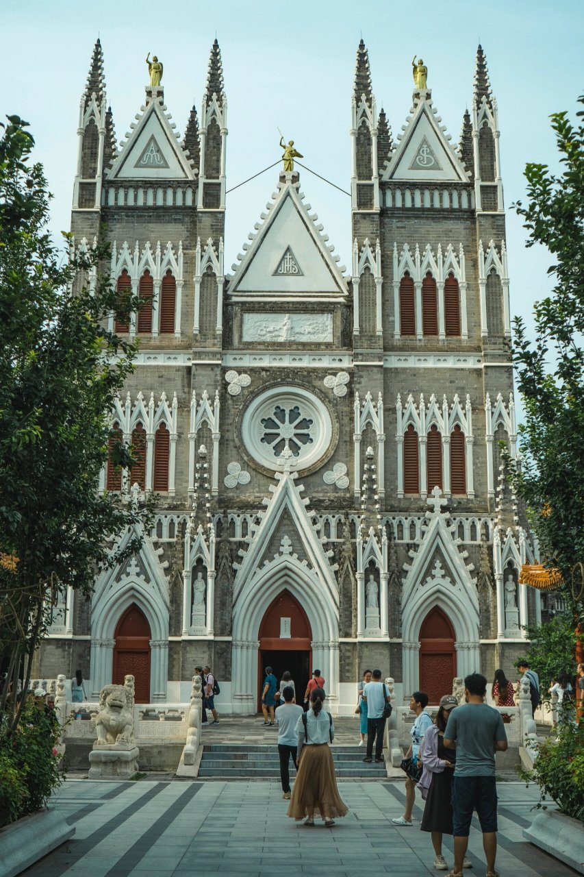 西什库教堂 西什库教堂又称"北堂",位于北京市西城区什刹海街道,这是