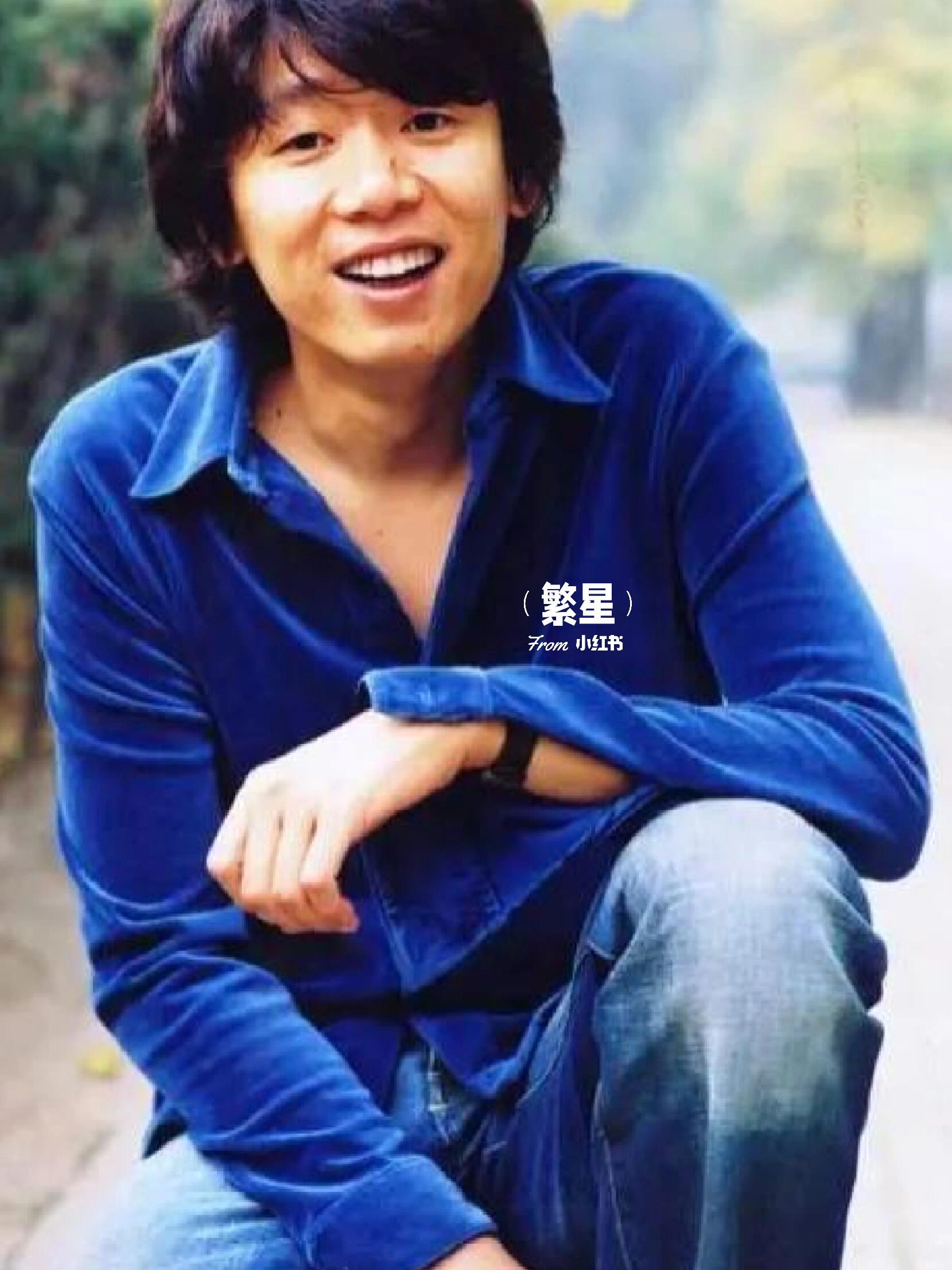 他,原名王阳,出生于北京市一个知识分子家庭,母亲曾担任过中央广播