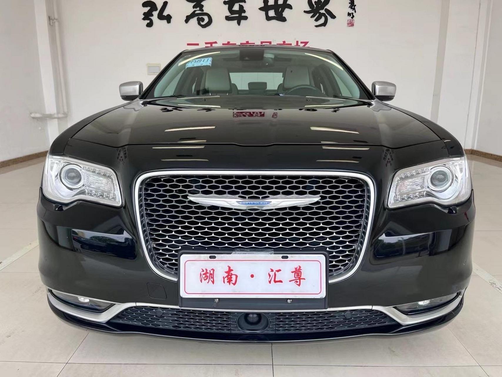 最新买下,17年进口小宾利,克莱斯勒300c,搭载3.