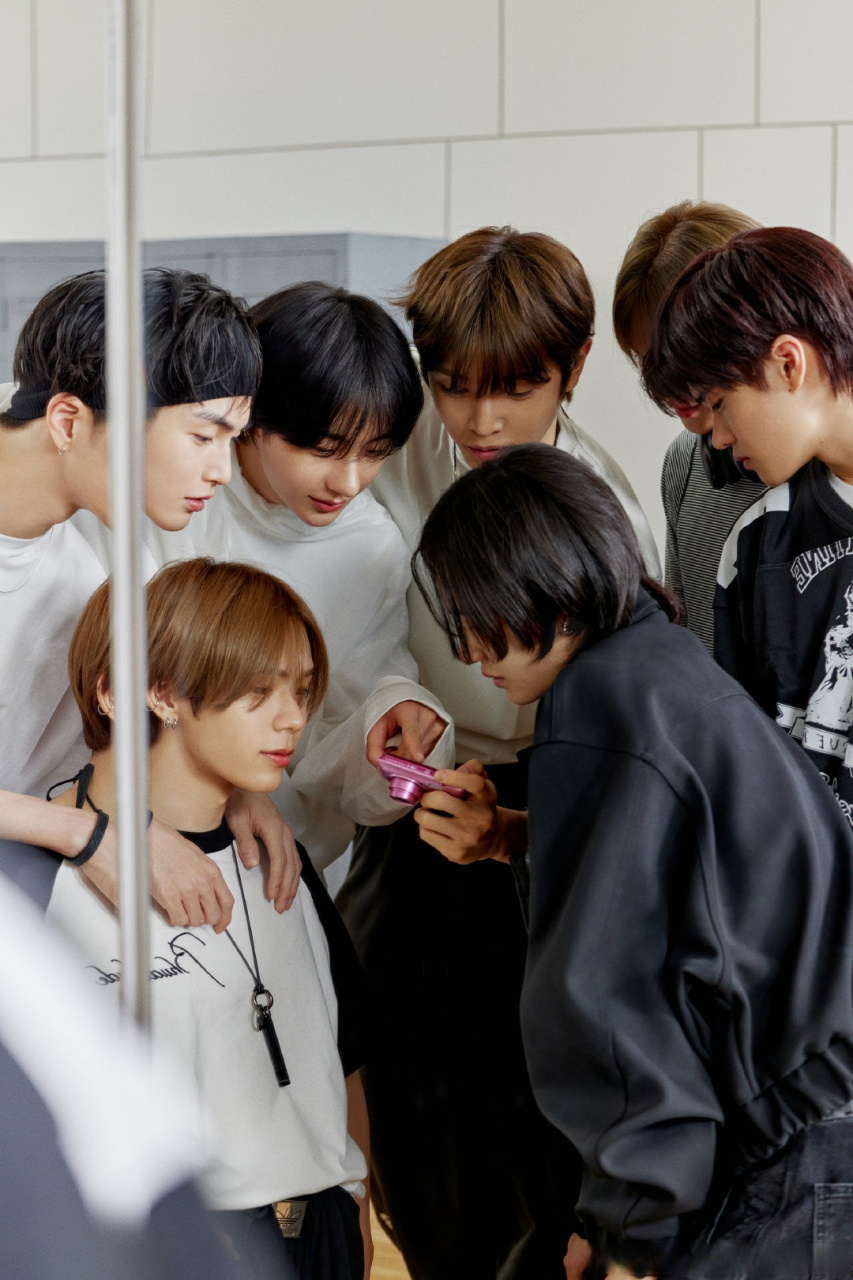 riize将参加kcon#   sm娱乐公司的新男团riize 在正式出道前在舞台上