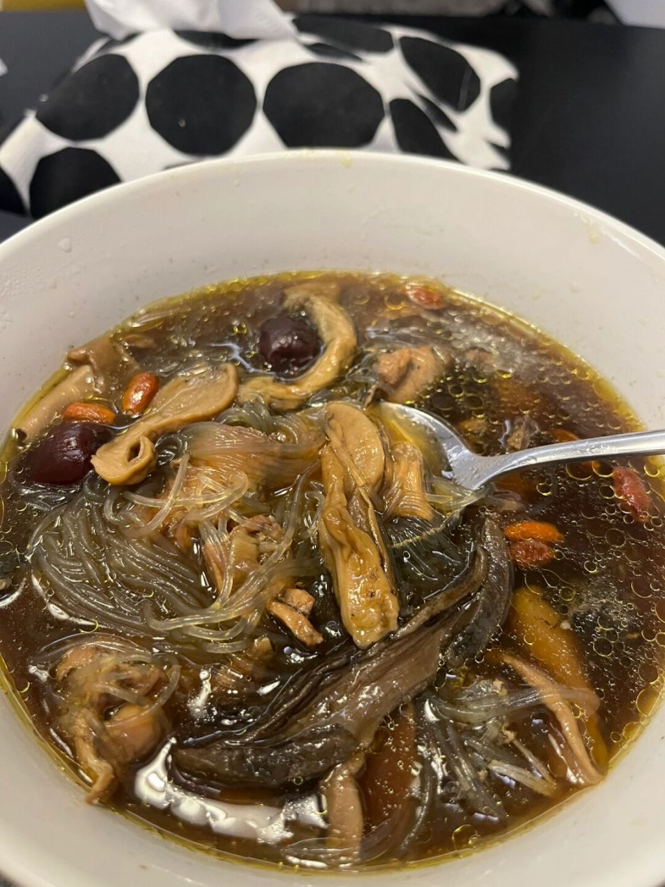 超鲜大脚菌粉丝鸡汤00(附教程) 大脚菌炖鸡汤也太鲜了吧 冬天就要来