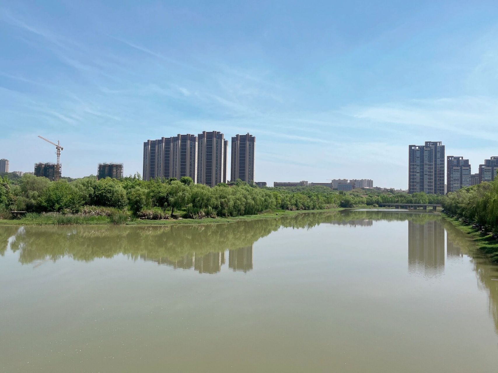 正好适合去踏青,就来到了萍水湖——萍实湿地公园,这里是萍乡市最大的