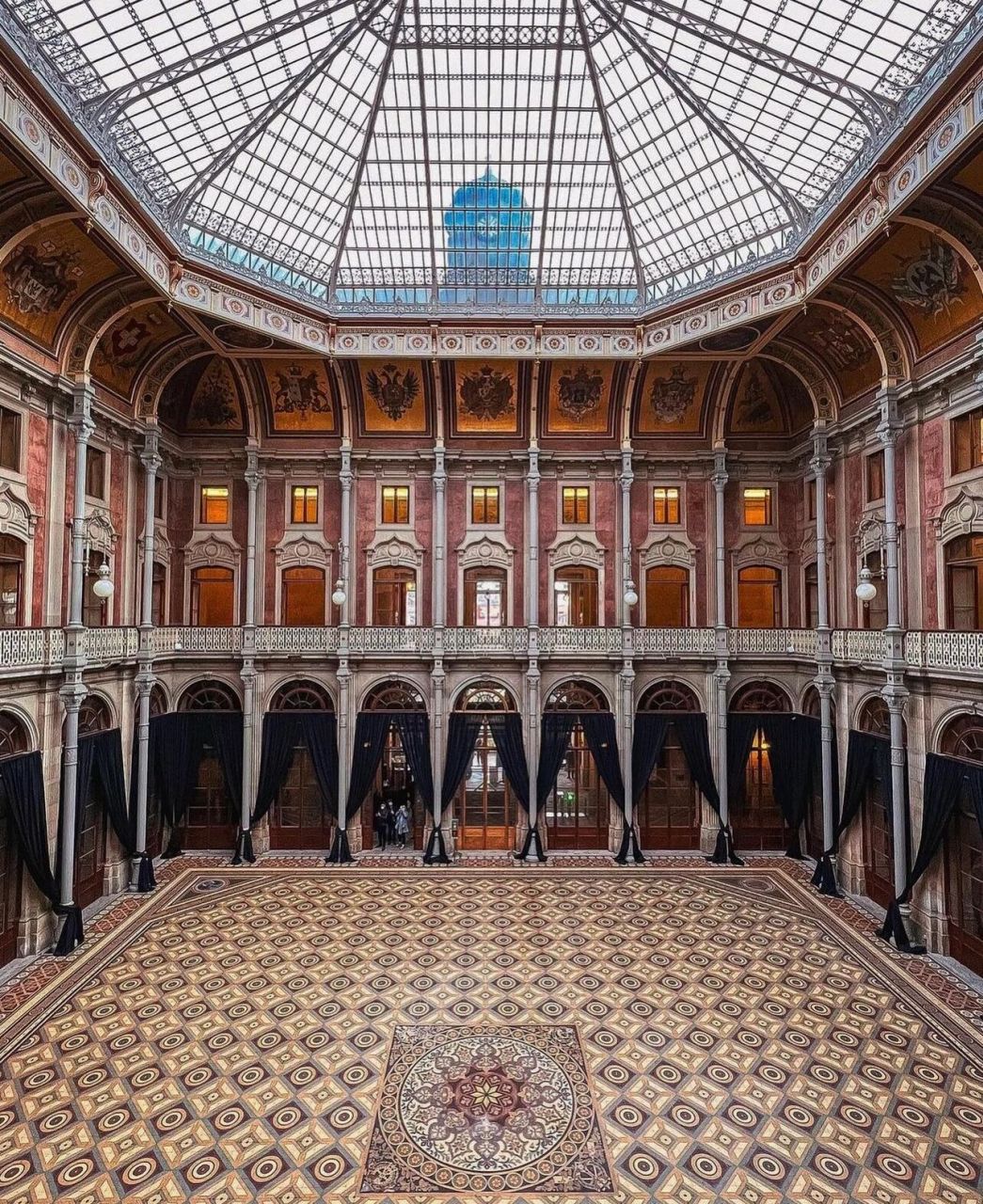 葡萄牙最美的宫殿—博尔萨宫 葡萄牙博尔萨宫 它是葡萄牙最古老的文化