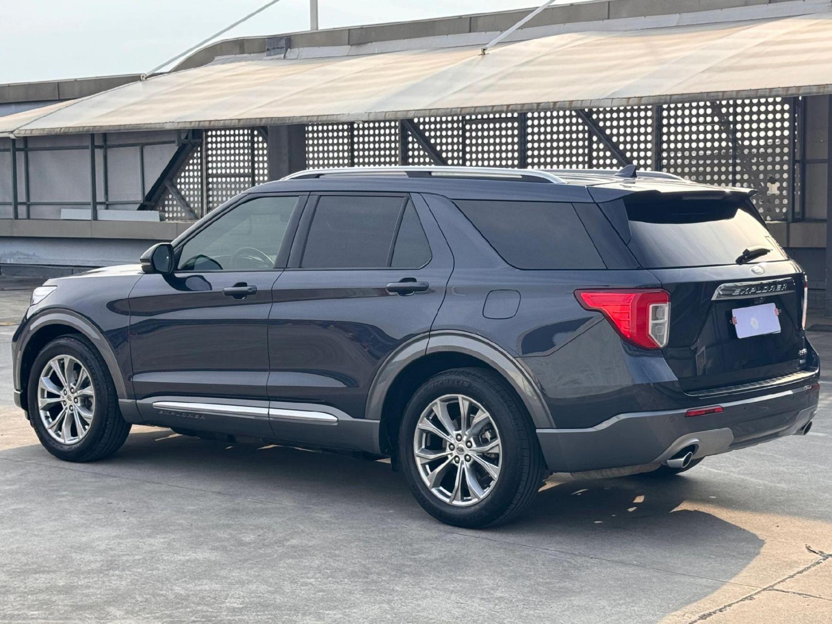 新到2021年6月福特探险者2.3t 风尚版 6座,新车指导价30.