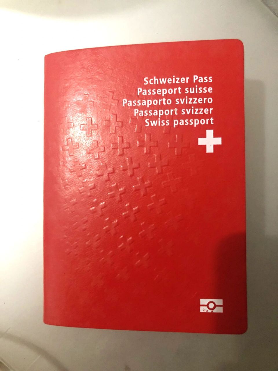 第一次见瑞士护照9893 五国语言