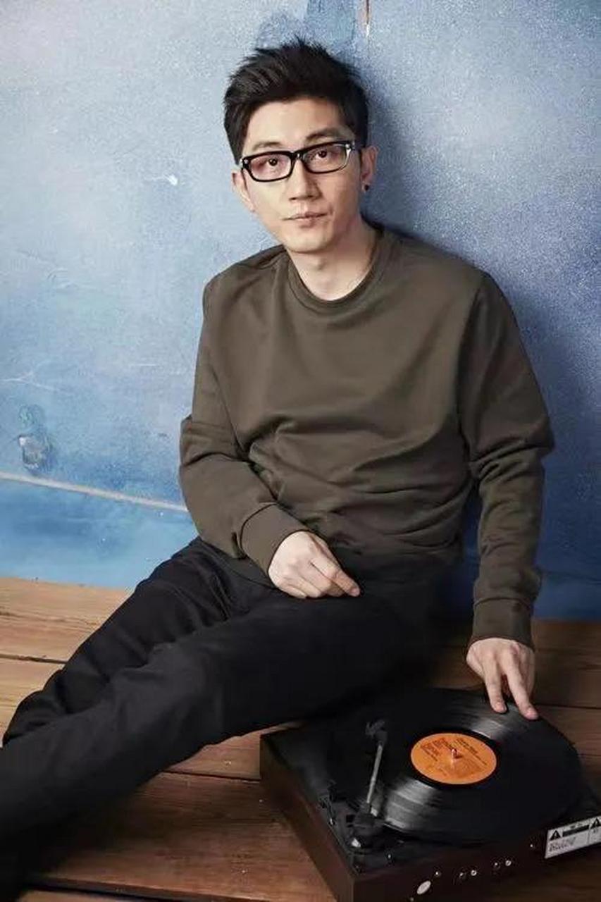 《夏洛特烦恼》的同名歌曲竟然也是他的杰作,当年他参加《中国好声音