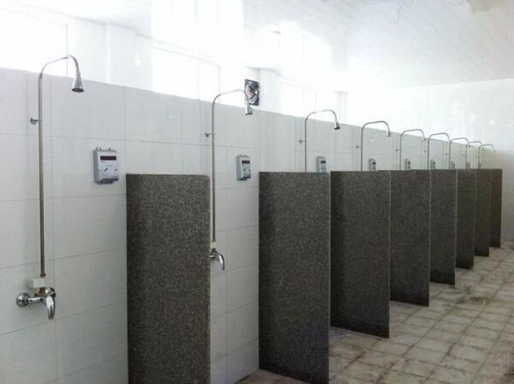 南方大学澡堂真的有隔断吗 想起一个问题 南方大学澡堂都有隔断吗