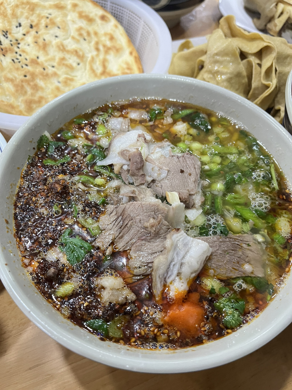 平顶山郏县许记饸饹面 | 开车去尝尝? 晚上开车过去的,饸饹面吃着挺香