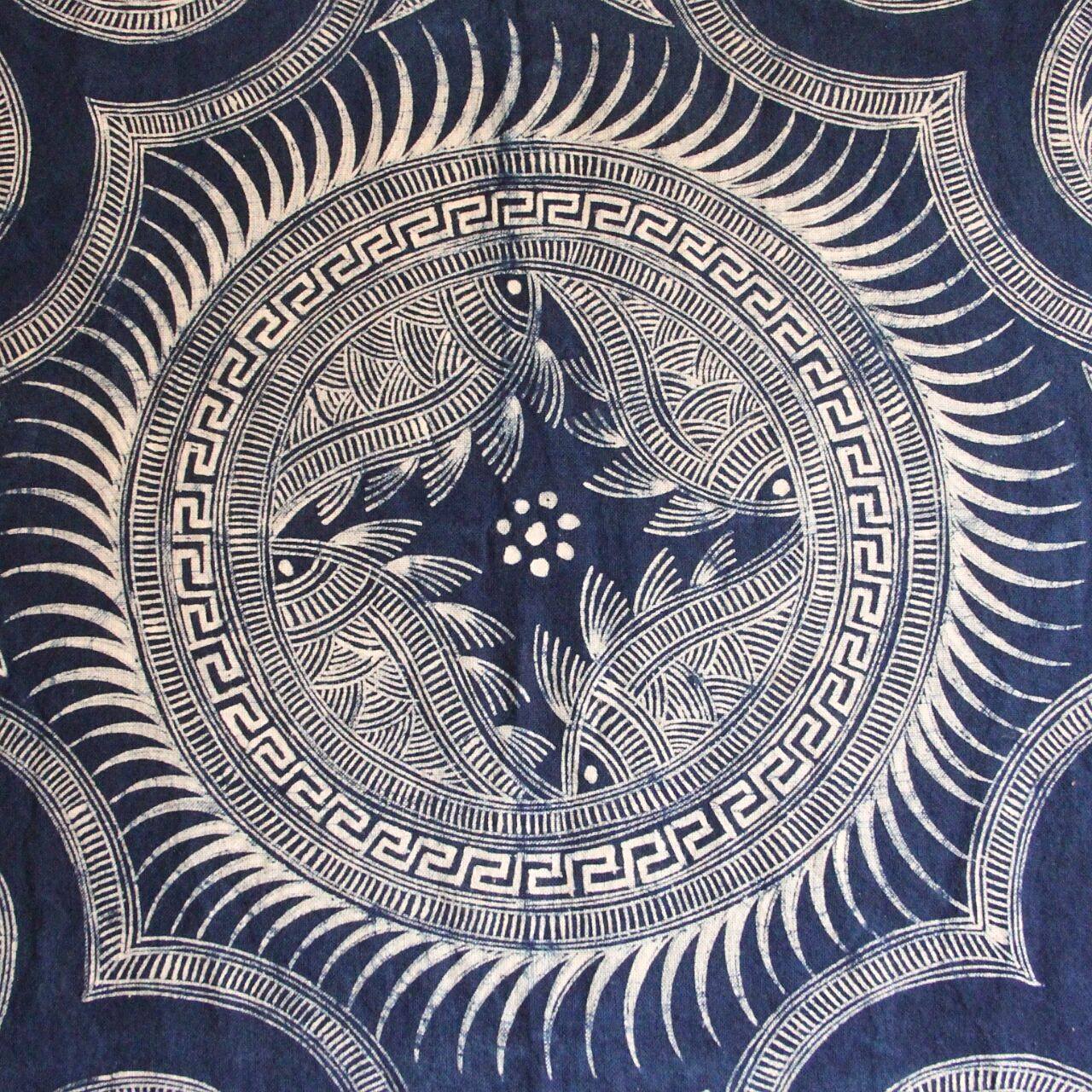 古时,鼓是传信报时,防御指挥,战阵助威时所用的器物,现在在苗族地区多