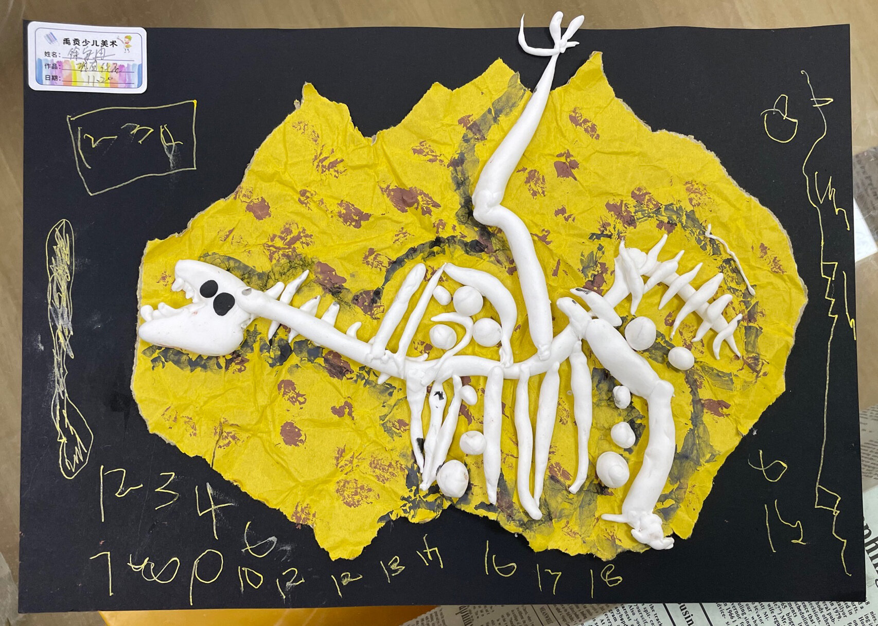 中小班 恐龙化石 创意美术 教学目的: 1)了解关于恐龙灭绝的原因,了解