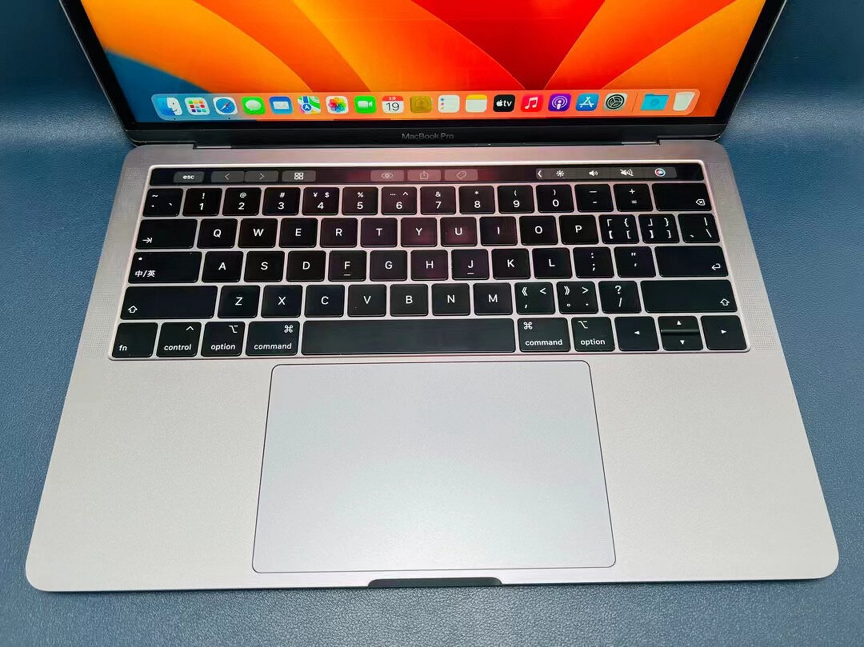 4ghz  8g运存 256g固态硬盘 成色98新 原装无拆修 带触控条 原装87w