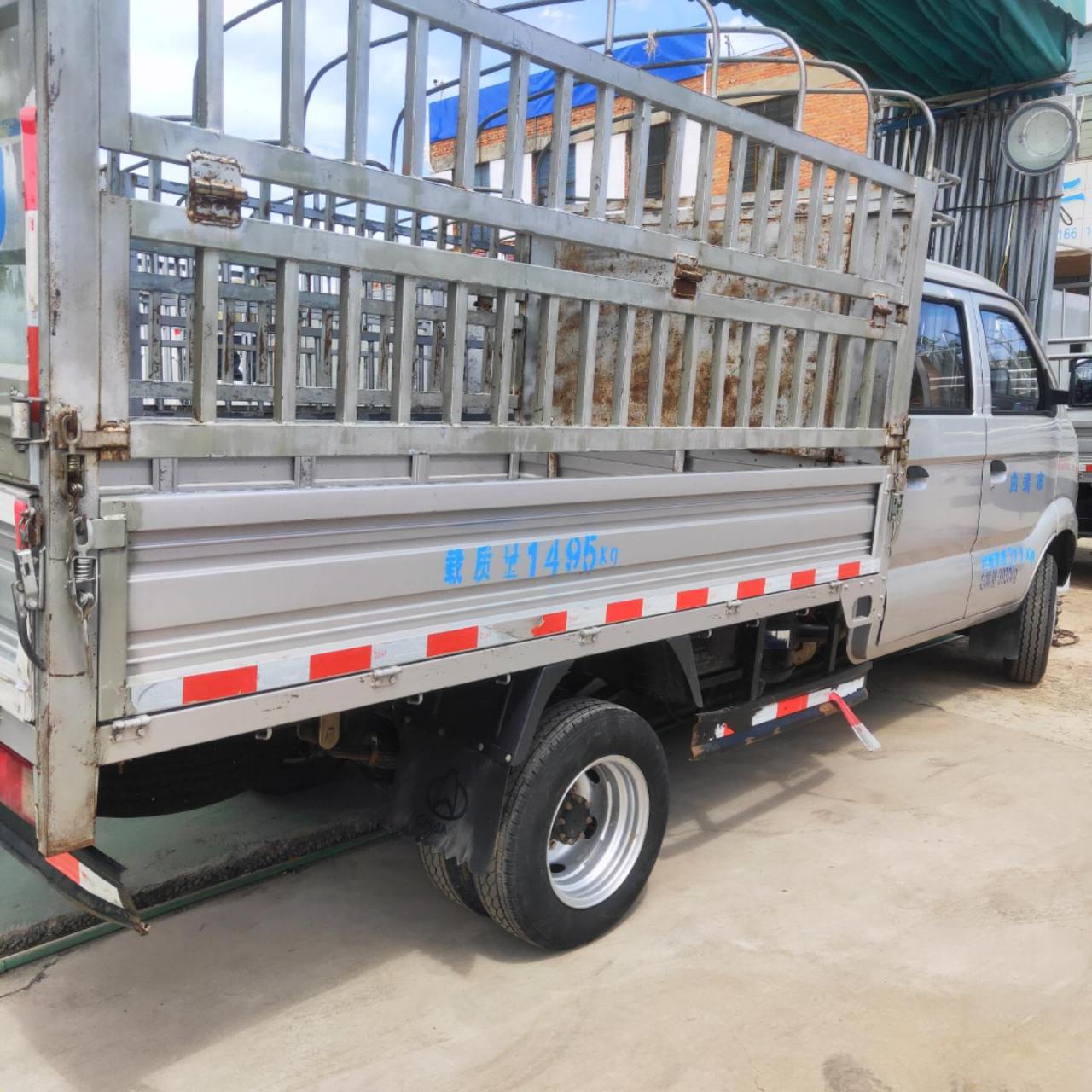 2020年10月份上牌长安跨越王x5双排后双轮,货箱长3.1宽1.