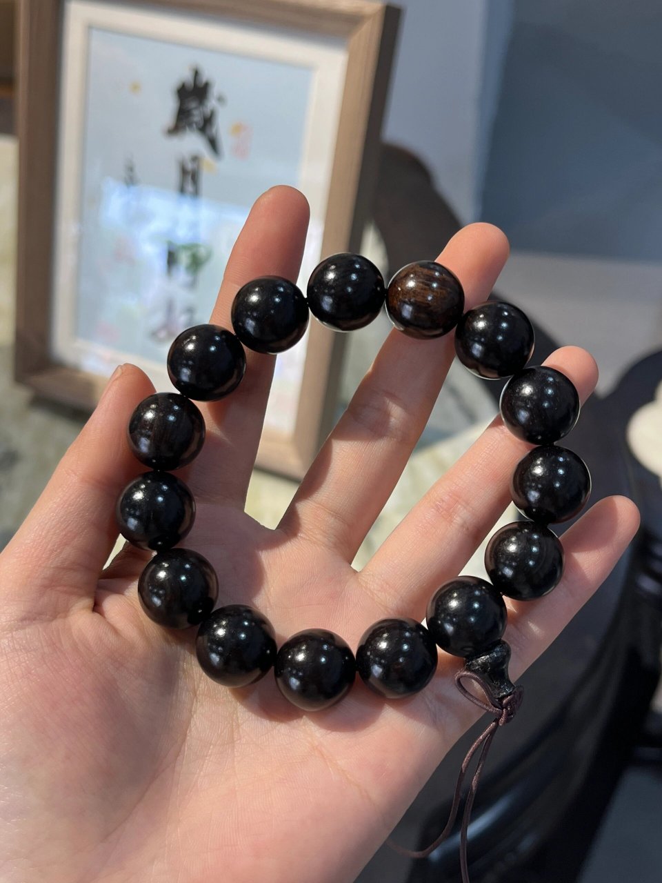 盘玩手串的乐趣是普通人想象不到的快乐 紫光檀手串适合任何新手老手