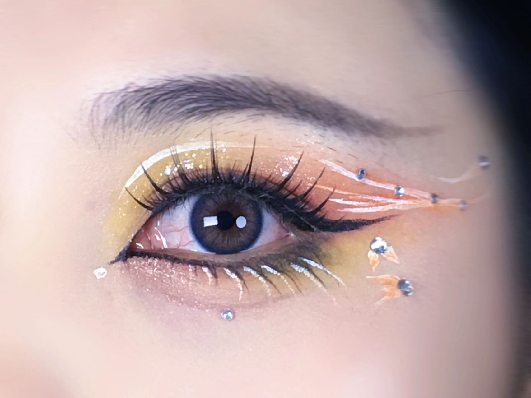 傣族舞灵|谁的舞台妆那么好看 下图有正面,跳灵的伙伴,服装如果颜色不