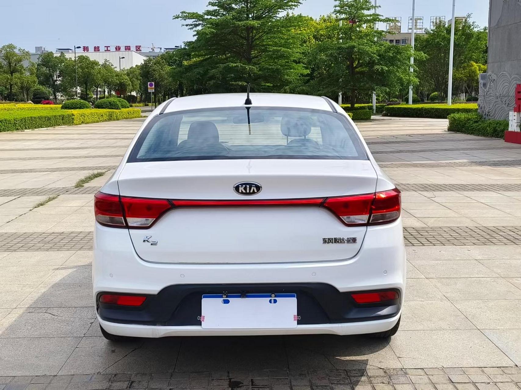 最新到店17年起亚k2 1.4l手动挡6个档位 带天窗,8万多公里.