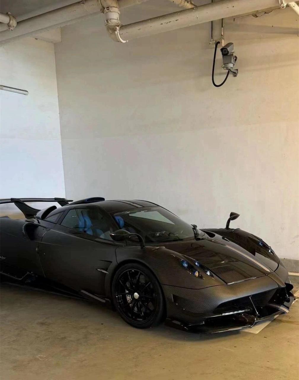 帕加尼风神bc,这台还是香港唯一的一辆,车主还把这台车送去了意大利