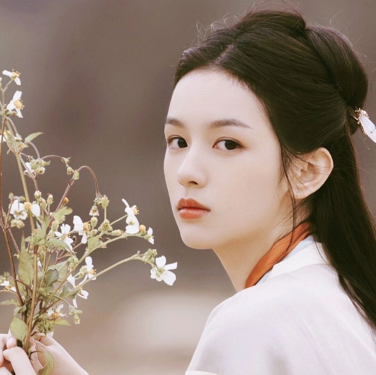 周也,1998年5月20日出生于重庆市,中国内地女演员