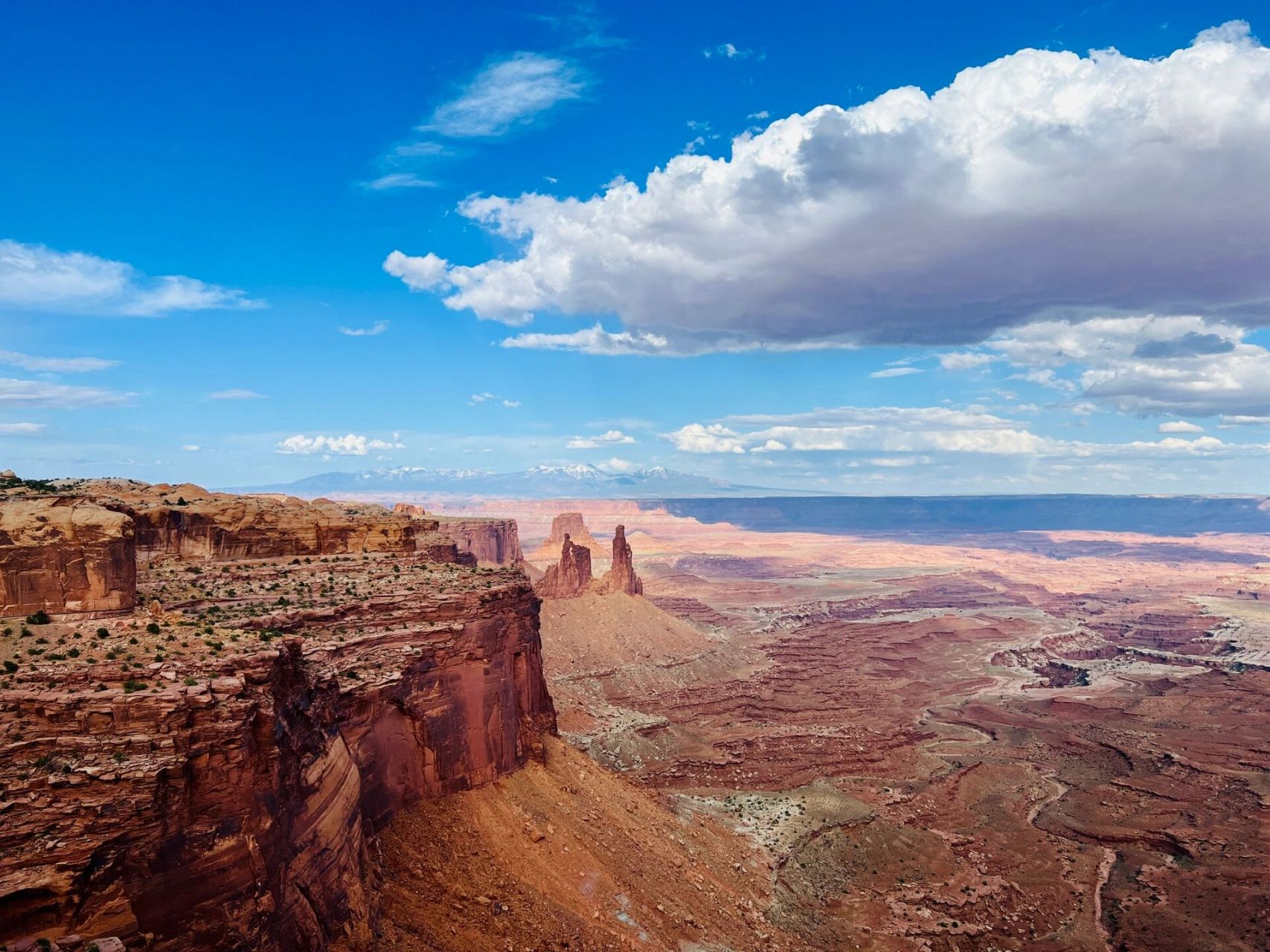 眺峡谷~听风~ 犹他州峡谷地国家公园~被科罗拉多河以及支流侵蚀行成的