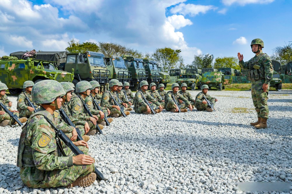 部队建设79集团军转移场面真实国防现代化与多样化任务部队团队精神