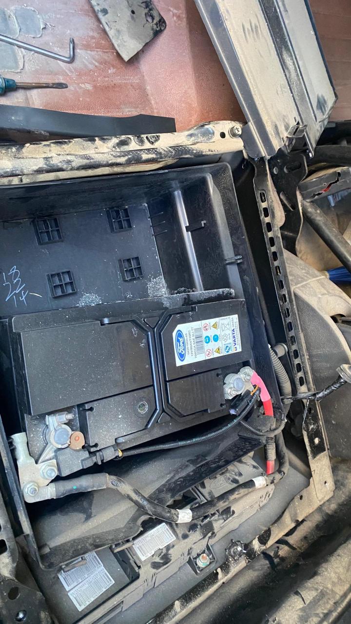 福特新全顺更换t7更换电池 蓄电池