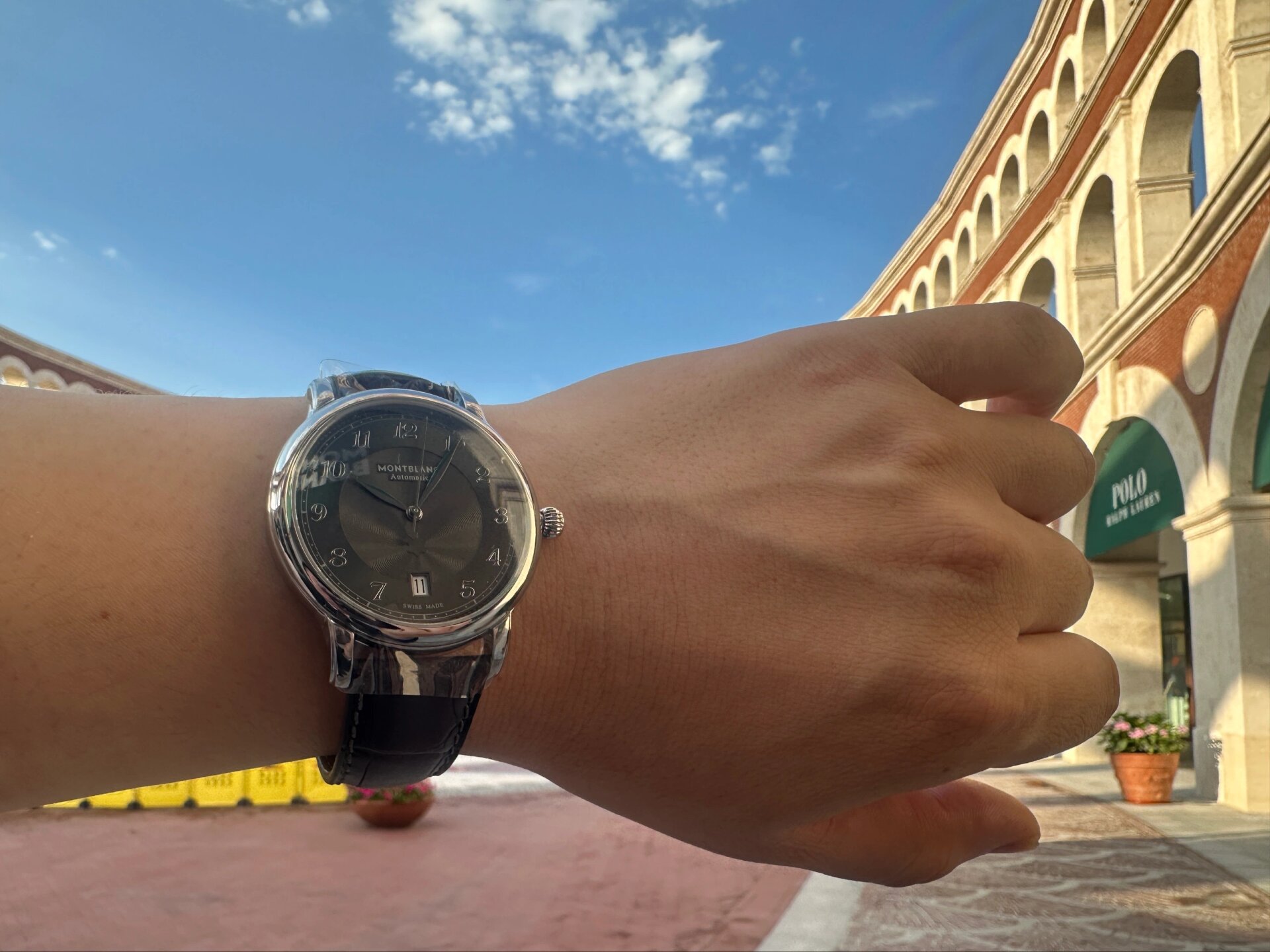 深邃的颜色,却又像近在咫尺 尽在 万宝龙star legacy系列大三针腕表