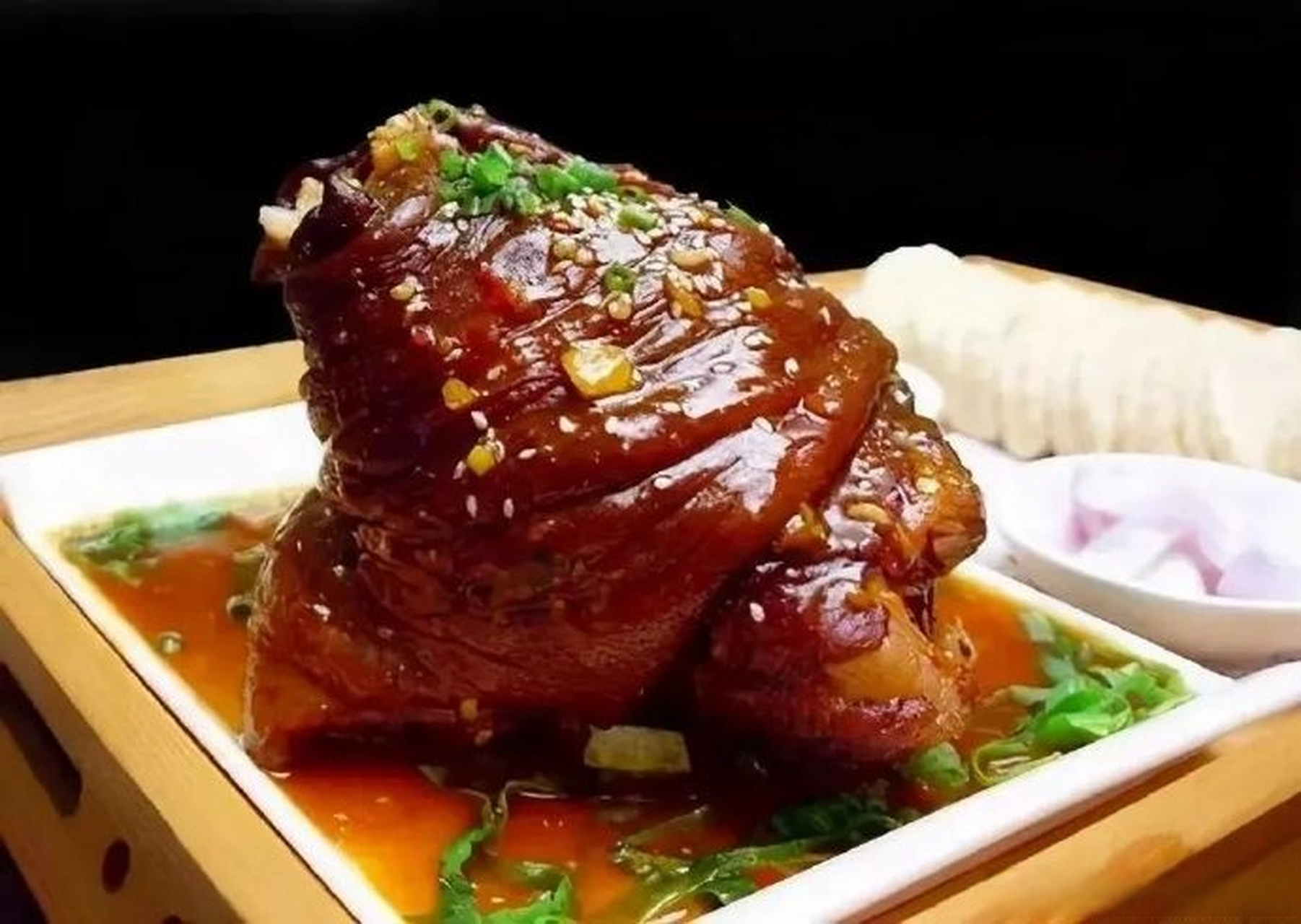 保定美食推荐#   色泽红亮,入口咸香 肥而不腻,瘦而不柴 皮不回性,肉