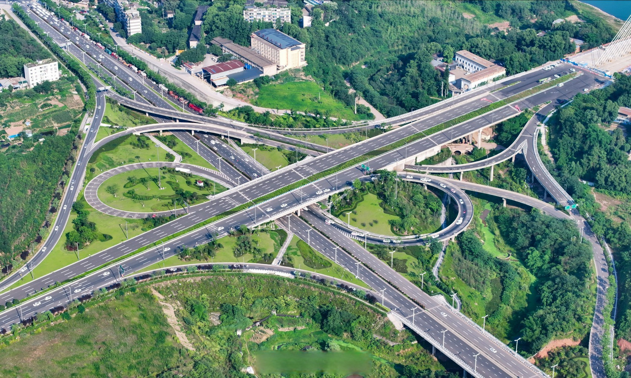 【四川泸州二环路年底贯通成环】日前,泸州市二环路高新区段正式通车.