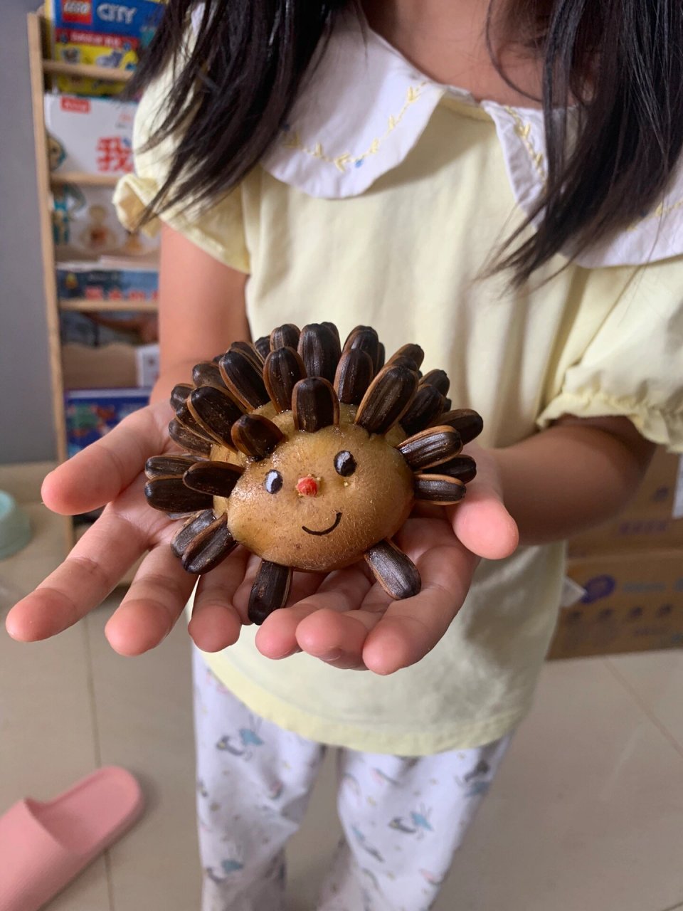 超简单的手工制作,机灵的小刺猬 土豆 瓜子 和孩子一起动手做了一个小