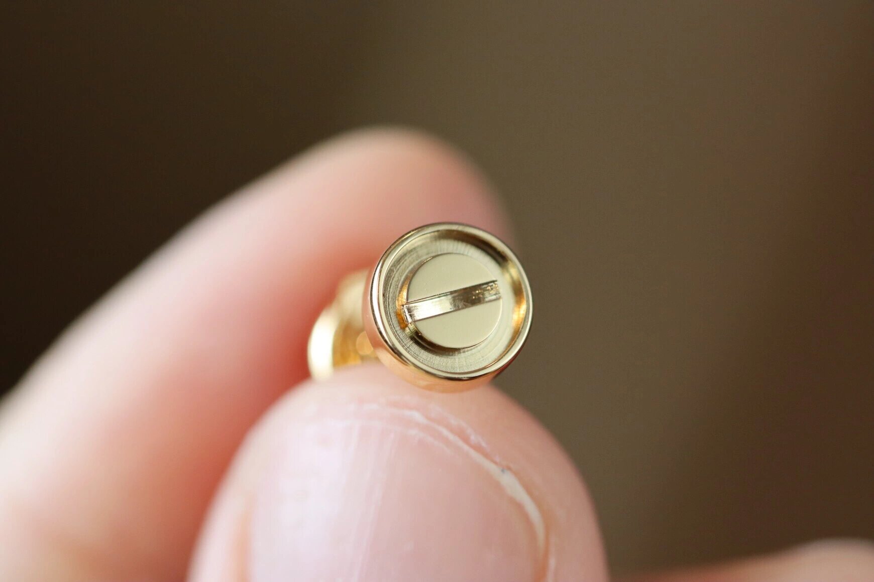 卡地亚经典款圆形螺丝耳钉