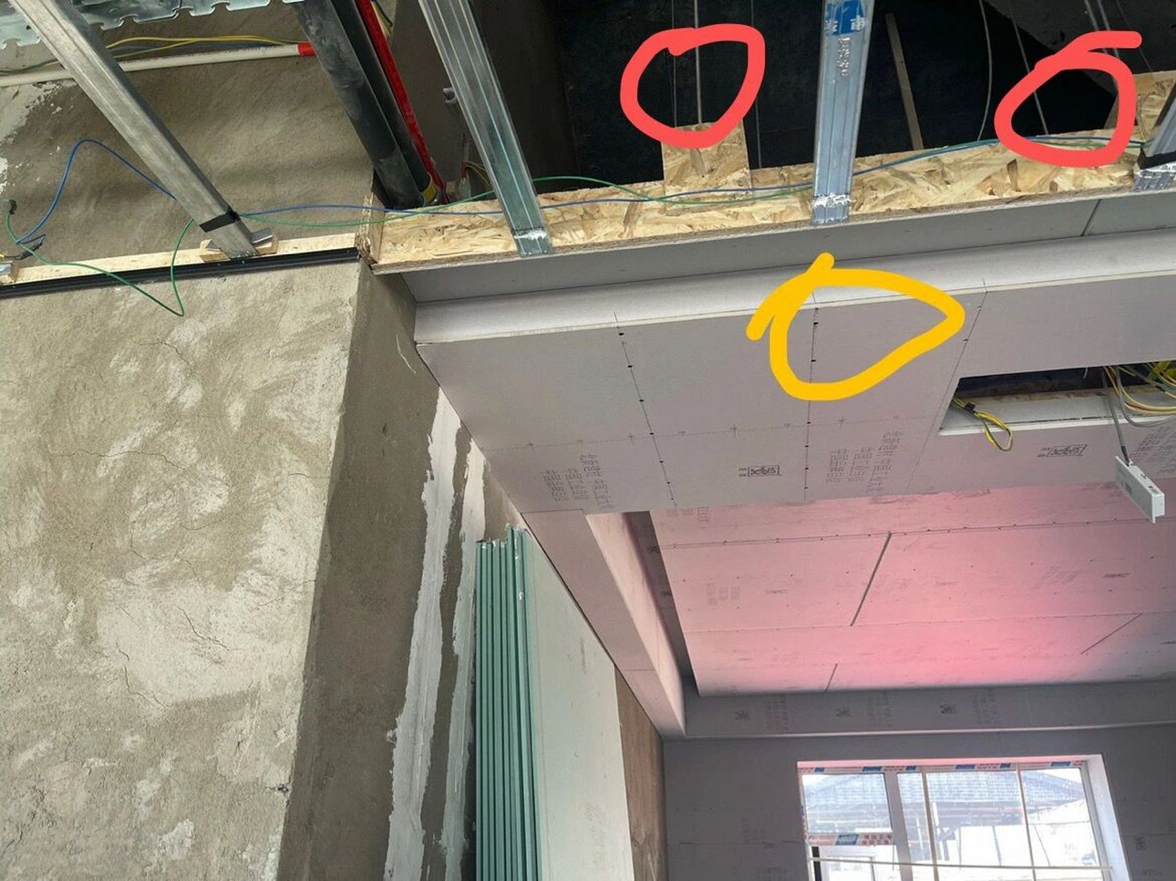 如何制作能承重吊轨门的木工假梁 如果安装吊轨门上轨道的位置本身没